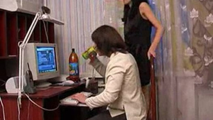 Ненасытная сестренка соблазнила родного брата на секс