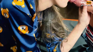 Красивая сестра делает брату минет чтобы не раскрывал ее секреты