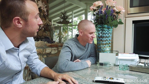 Брат вместе с мужем сестры трахают ее в пизду