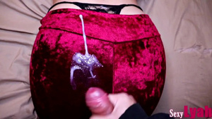 Старшему так понравились леггинсы сестры что обильно на них кончил