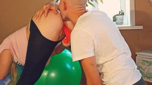 Брат ты офигел!? Бро рвет лосины на сестре и лижет жопу