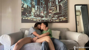 Реальный инцест сводных брата и сестры, остались дома одни и потрахались