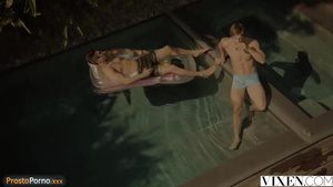 Возбужденный пацан отжарил младшую сестру своей девки